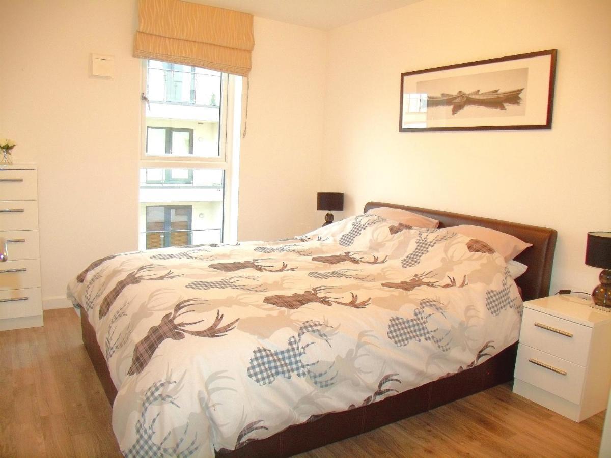 New Central Woking 1 And 2 Bedroom Apartments With Free Gym, Close To Train Station Dış mekan fotoğraf