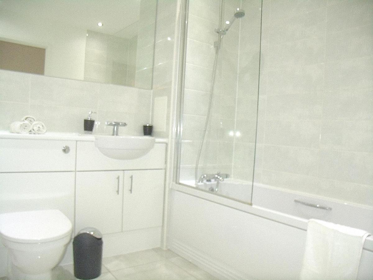 New Central Woking 1 And 2 Bedroom Apartments With Free Gym, Close To Train Station Dış mekan fotoğraf