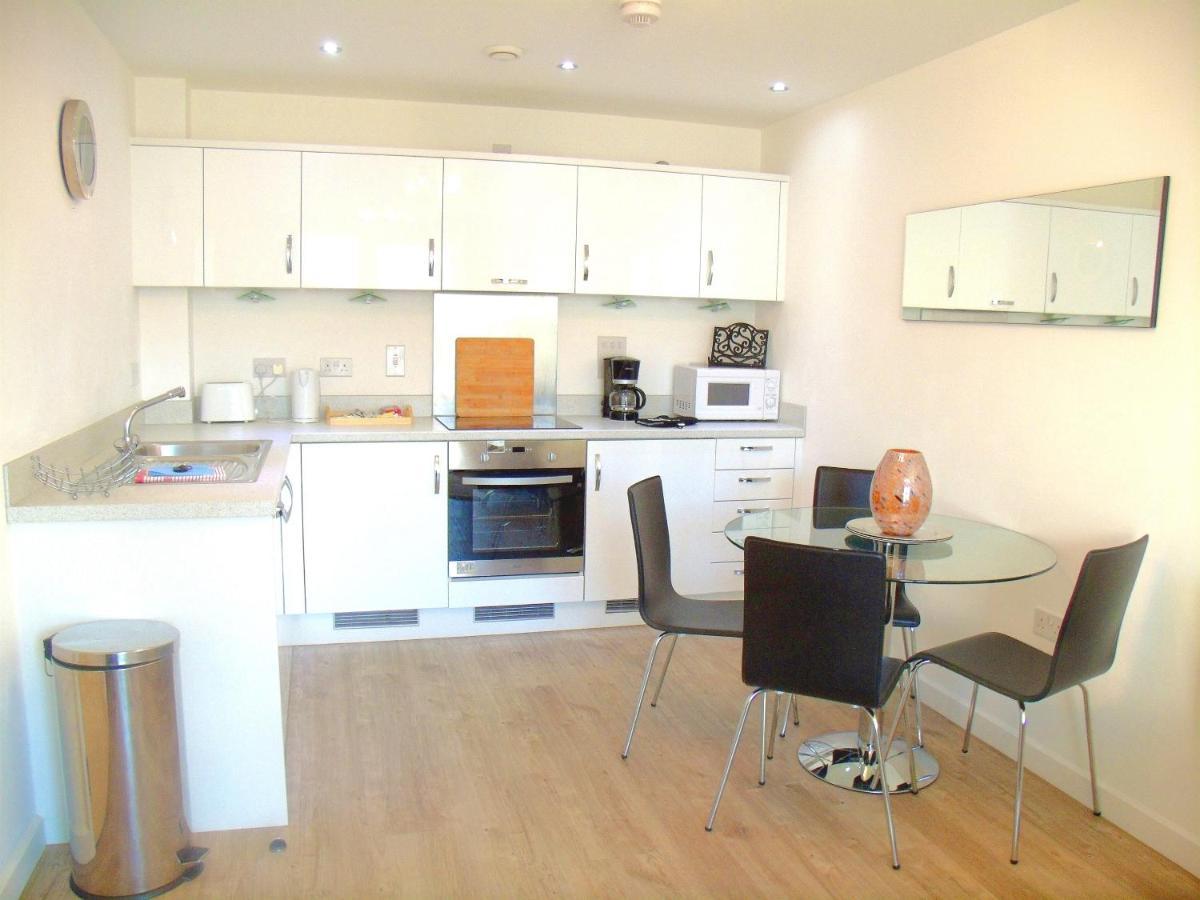 New Central Woking 1 And 2 Bedroom Apartments With Free Gym, Close To Train Station Dış mekan fotoğraf