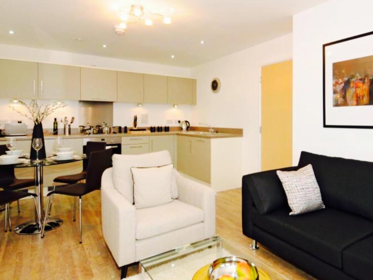 New Central Woking 1 And 2 Bedroom Apartments With Free Gym, Close To Train Station Dış mekan fotoğraf