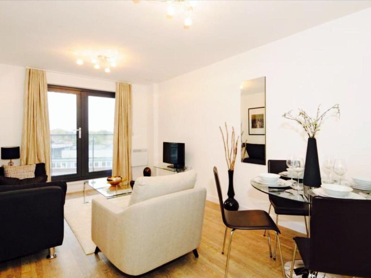 New Central Woking 1 And 2 Bedroom Apartments With Free Gym, Close To Train Station Dış mekan fotoğraf