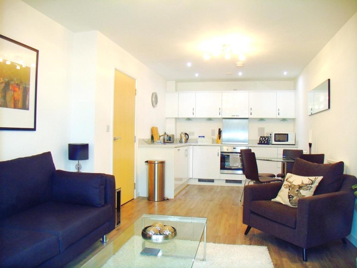 New Central Woking 1 And 2 Bedroom Apartments With Free Gym, Close To Train Station Dış mekan fotoğraf