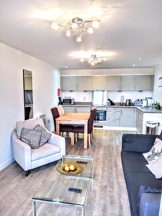 New Central Woking 1 And 2 Bedroom Apartments With Free Gym, Close To Train Station Dış mekan fotoğraf