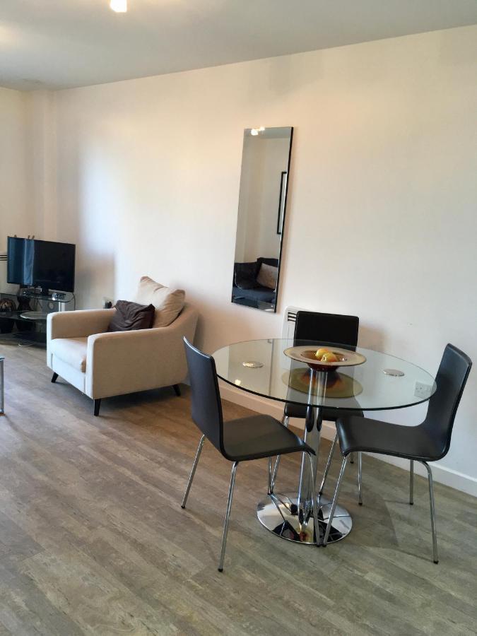 New Central Woking 1 And 2 Bedroom Apartments With Free Gym, Close To Train Station Dış mekan fotoğraf