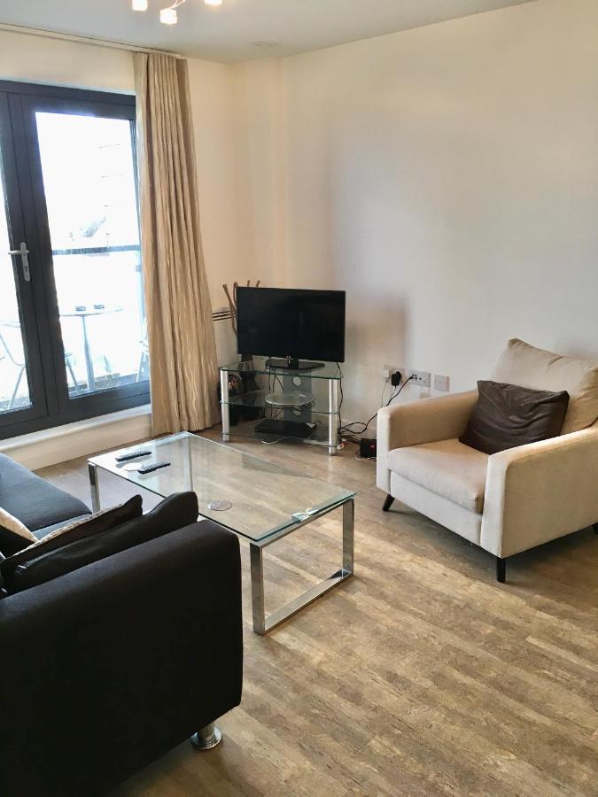 New Central Woking 1 And 2 Bedroom Apartments With Free Gym, Close To Train Station Dış mekan fotoğraf