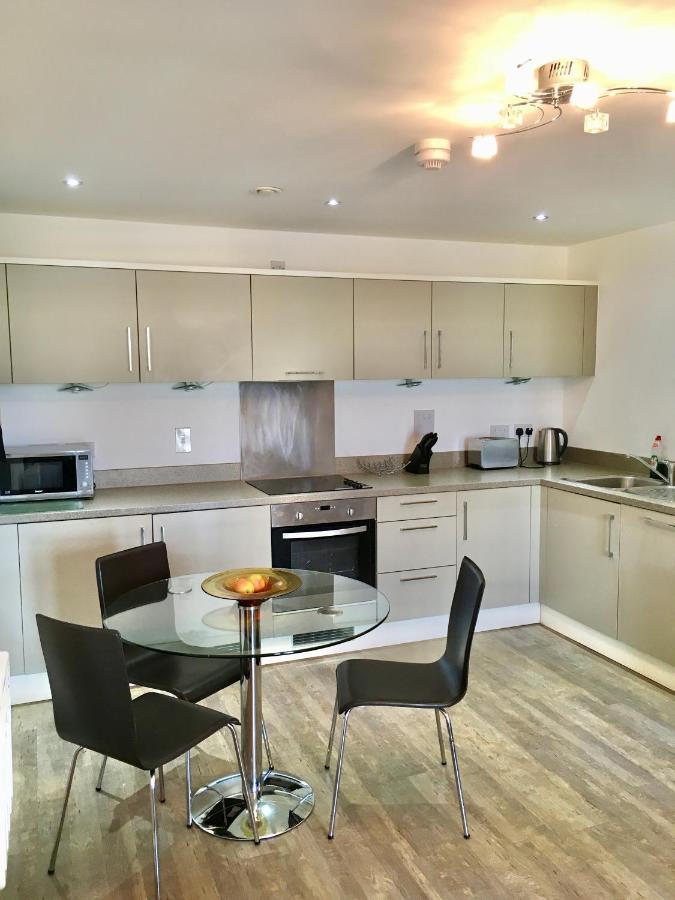 New Central Woking 1 And 2 Bedroom Apartments With Free Gym, Close To Train Station Dış mekan fotoğraf